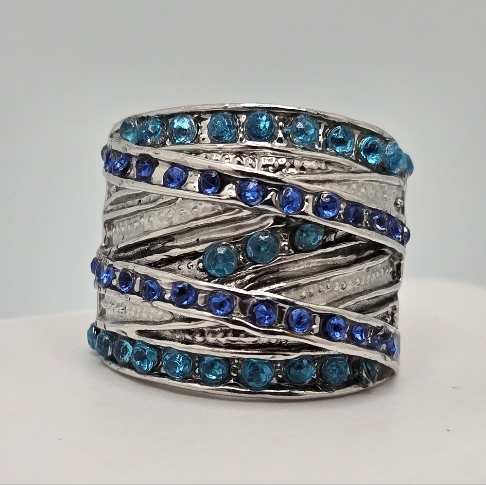 ✨2/$10✨ Wide Silver and Blue Gemstone Ring Size 6